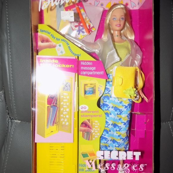 Barbie SECRET MESSAGES BARBIE School Locker w/lock - Picture 2 of 3